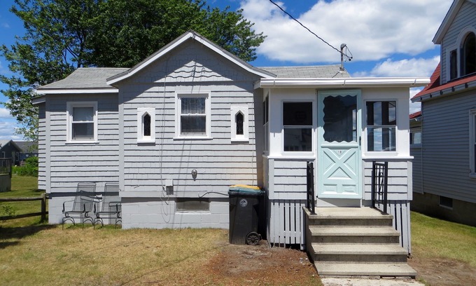 Pine Point Cottage | *2 Bedroom Pine Point Beach Cottage* With Marsh Views!