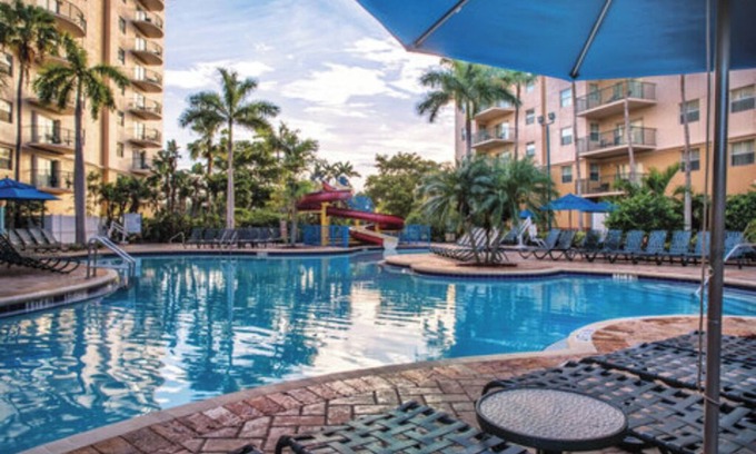 Survey Creek Condo | 2 Bedroom Presidential Condo, Kitchen, Sleeps 8, Pompano Beach, Palm-Aire Resort