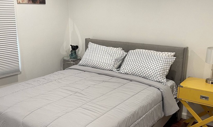Shirley House | 2 Bedroom Ranch style house with newly renovated kitchen and bathroom
