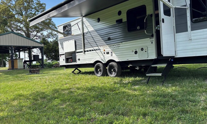 Dundee House | 2-bedroom RV in perfect Hartford with AC