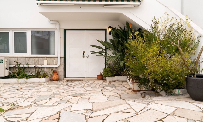 Cascais House | 2 Bedroom Self Contained House with shared backyard