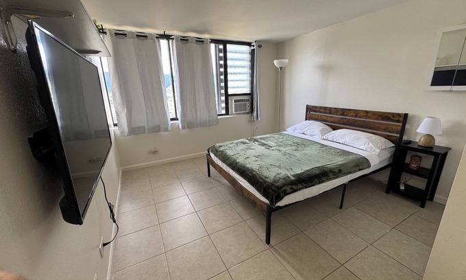 Waikiki Apartment | 2-bedroom studio Family 4 person in terrific HonoluluNear Waikiki AlaMoanaGreen