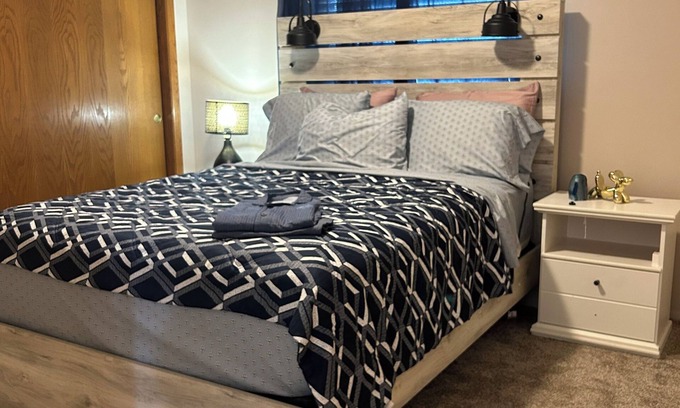 South Milwaukee House | 2-bedroom townhome in charming South Milwaukee with AC