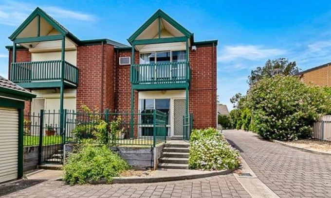 Prospect House | 2 Bedroom Townhouse in Prospect⚫ Spacious and 10 mins to the CBD!