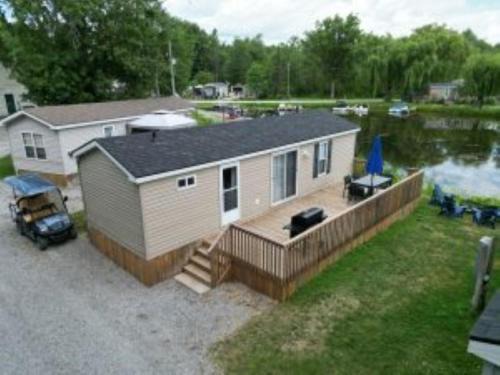 Campbellford House | 2 Bedroom Waterfront Cottage Cedar Point Cres 2