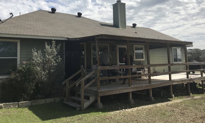 Austin House | 2 Bedrooms, 1 Bath, extra space