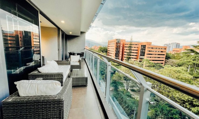 Patio Bonito Apartment | 2 Bedrooms 2.5 Bathrooms