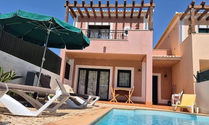 Burgau House | 2 bedrooms, 3 bathrooms, AC, Wi Fi, private pool - walk to the beach!
