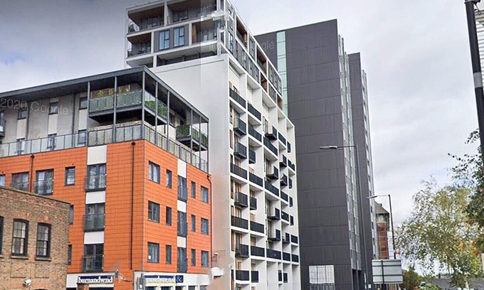 Sutton Central Apartment | 2 bedrooms flat @ London Sutton Station Zone 5