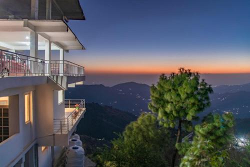 Kumarhatti Apartment | 2 Bhk I Kasauli Home I Kasauli I By Exotic Stays