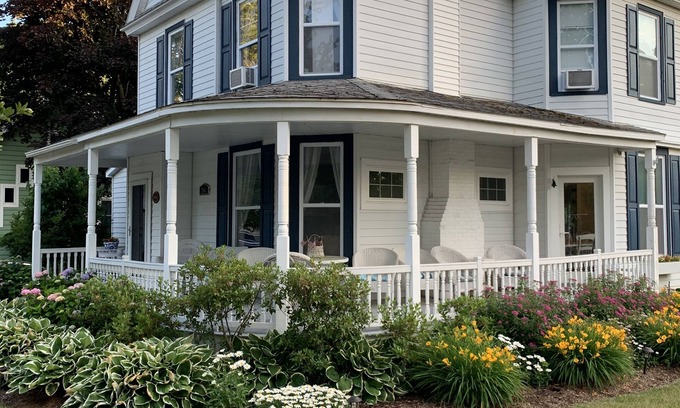 Elk Rapids House | 2 Blocks to beach, downtown. Sleeps 12. Porch, Deck, Fire Pit