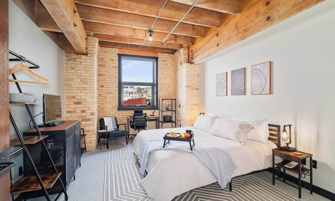 Canal Park Condo | 2 BR 2 BA in Canal Park Close to everything!