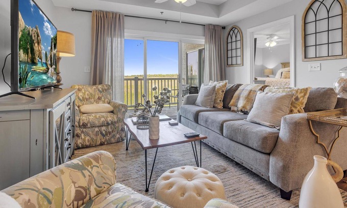 Darien House | 2 BR at Screven St. - Two Bedroom House, Sleeps 4