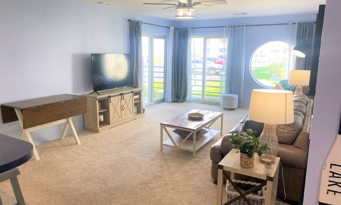 Port Clinton Condo | 2 BR Condo - Pool & Hot Tub - Walk to the Jet! - Lake Life