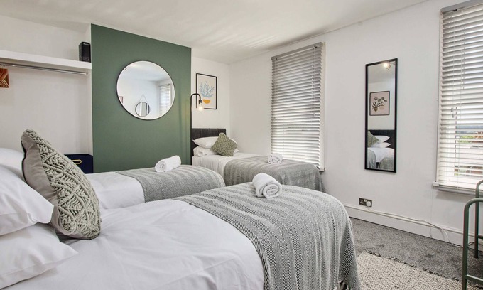 Sheffield House | 2 BR House close to Arena, Meadowhall, M1