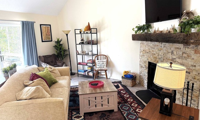 Hancock Condo | 2 BR Jiminy Peak w Mountain View Sleeps 7 Gorgeous