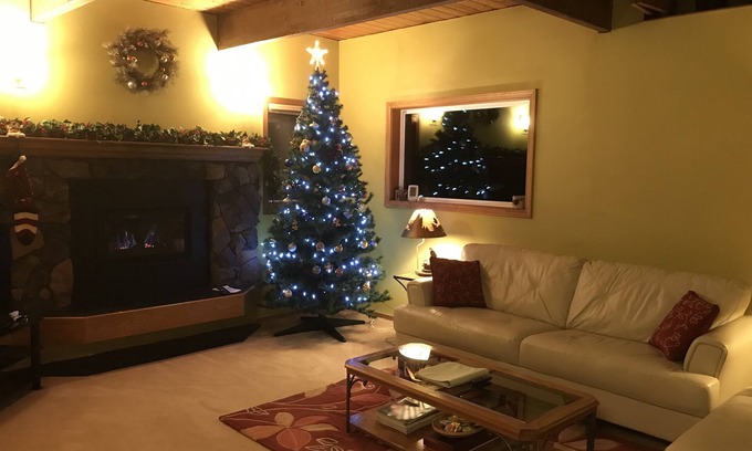 Alyeska House | 2 BR & Loft, Quiet space surrounded by trees with sauna!