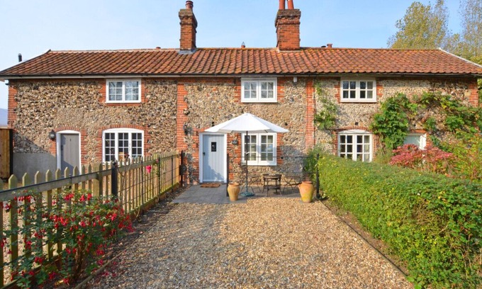 Woodbridge House | 2 Bromville Hall Cottage