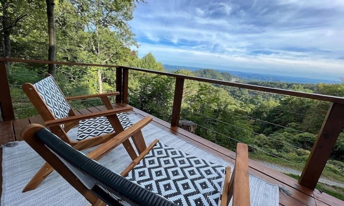 Apple Ridge Cabin | 2 Cabins, 100 Mile Views, Hot Tub, 2½ miles to BR