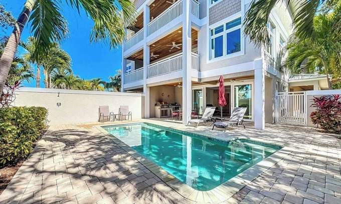 Siesta Key House | 2-Car Garage, Private Pool & Beach Access, BBQ grill & Pool/Beach Toys