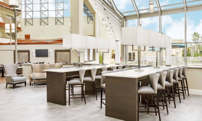 Airport North House | 2 Connecting Suites at a 4⭐️ Hotel