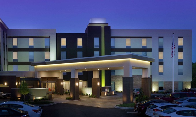 Lyndon Apartment | 2 Connecting Suites at a Hotel