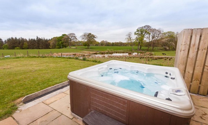 Linlithgow Apartment | 2 Eden at Williamscraig Holiday Cottages