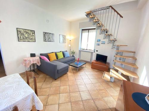 Trezzano Rosa Apartment | 2 Fiat Discografica, in Coorte Tranquilla, vicino a Leolandia, comoda per Gruppi o Famiglie