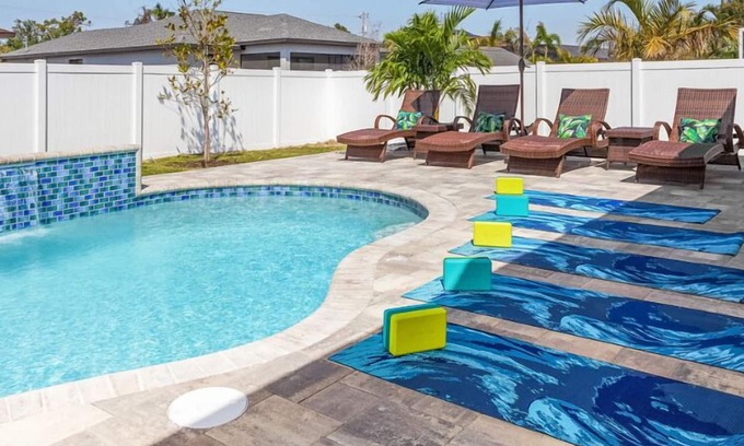 Trafalgar House | 2 King Beds - Outdoor Kitchen - Waterfall Pool - New & Modern