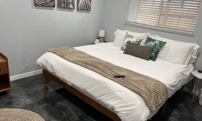 Poplar Grove Apartment | 2 king beds/Washer/Dryer/WiFi/Wheelchair accessible