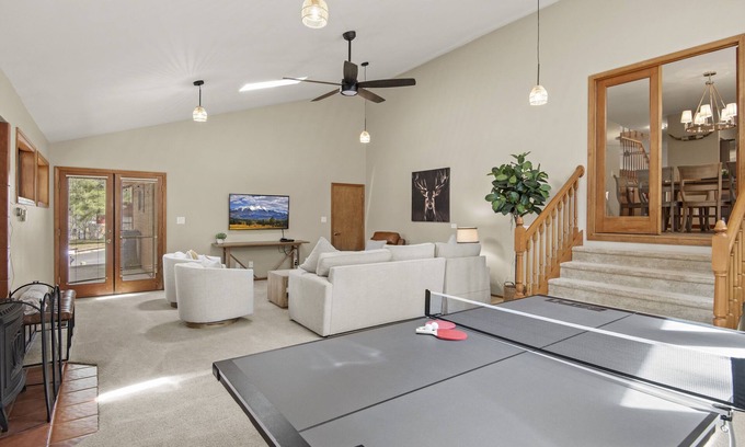 Flagstaff Cabin | 2 Living Rooms + Fires | Quick Drive Downtown