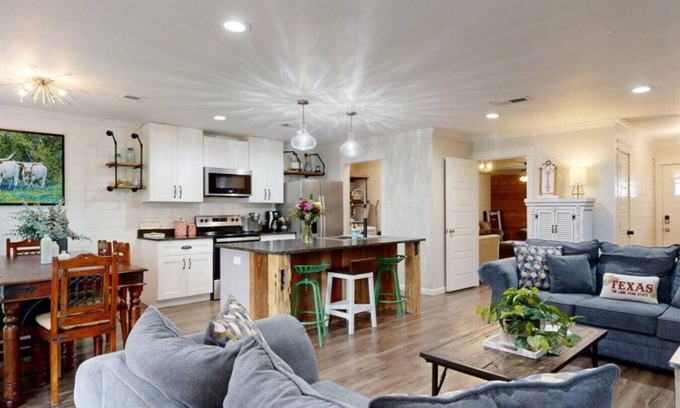 Bryan Apartment | 2 Living Rooms! Playstation provided! Extra sleeping area. 3 BDRM-2 Bath. CLEAN!
