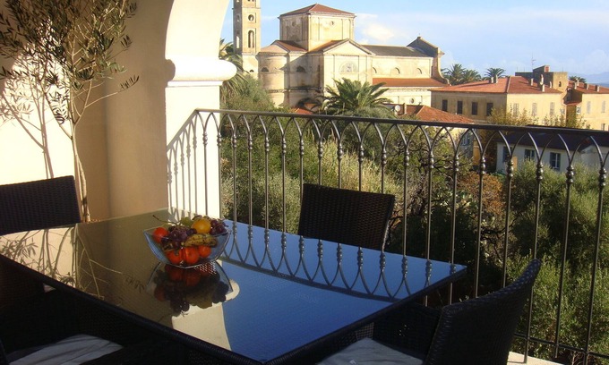 L'Ile-Rousse Apartment | 2* luxury apartment 300m from the beach