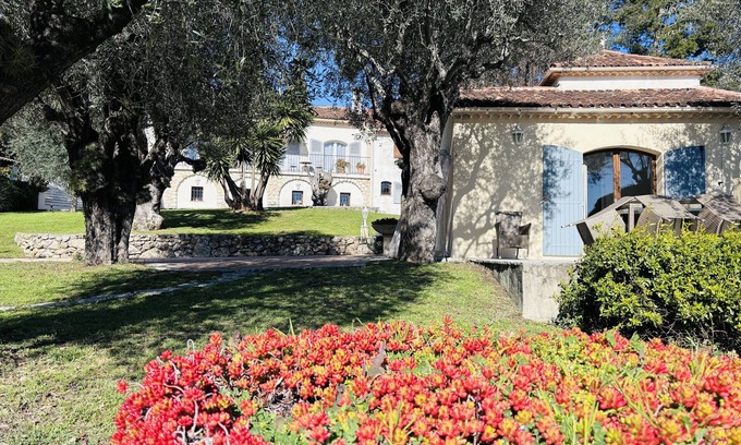 Roquefort-les-Pins House | 2 Maison Provence - Big garden - Salt water pool - 7 bedrooms, sleeps 15