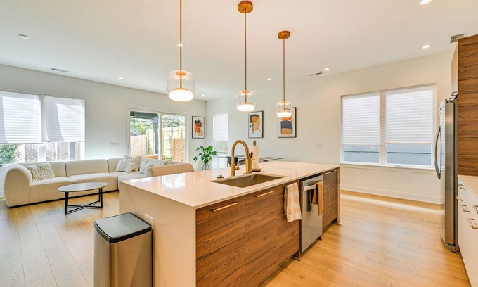 Biddleville House | 2 Mi to Bank of America Stadium: Townhome w/Patio