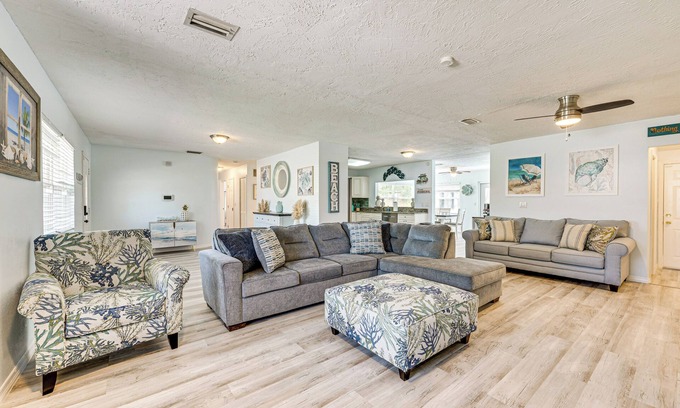 Ruskin House | < 2 Mi to Beach & Marina: Bright Ruskin Retreat!
