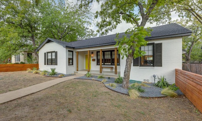 South Congress House | 2 Mi to Downtown Austin Family Home with Porch!