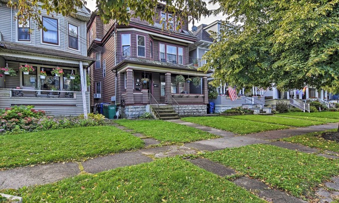 Buffalo Apartment | 2 Mi to Peace Bridge: Victorian-style Apartment