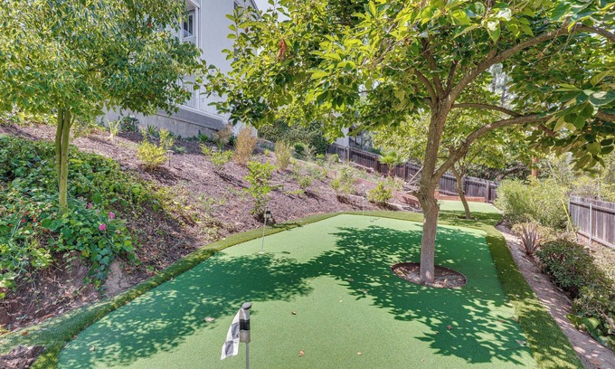 South Arroyo Cottage | 2 Mi to Rose Bowl Stadium: Mtn-view Gem w/Patio