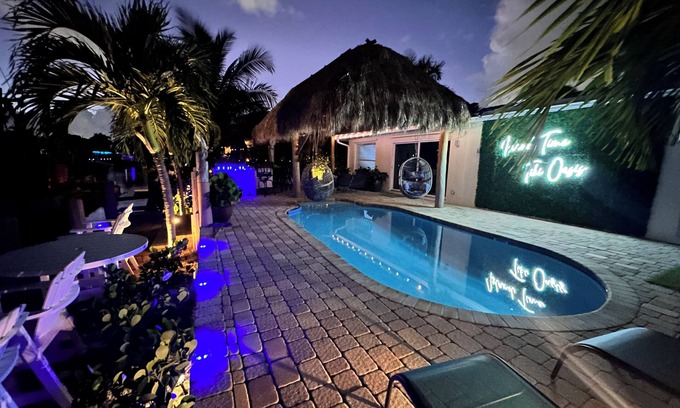 Garden Isles House | 2 miles from the beach! Heated pool/Hot tub/free kayaks & so much moren
