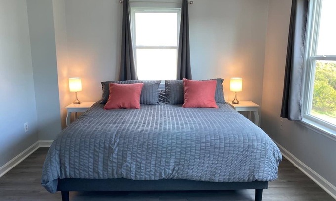 North Topsail Beach House | 2 min walk to the beach - King-sized beds - Sound view - Paddle boards - Pool