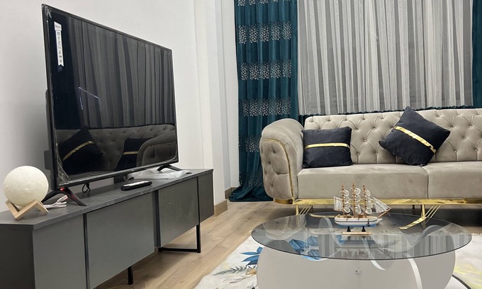 Esenyurt Apartment | 2 minutes walk to shopping centre, metro bus station with city views