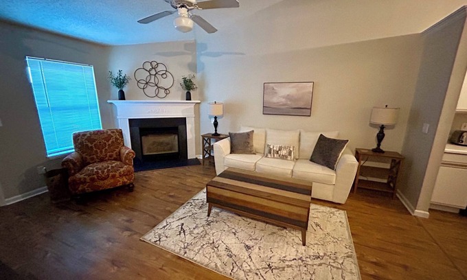 Greenville House | 2 or 3 bedroom townhome near Hospital with Private Fenced Back Yard-New To Vrbo
