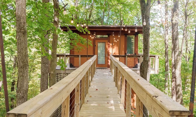 South Bloomingville Cabin | 2-Person Romantic Treehouse Getaway in Hocking Hills, Ohio