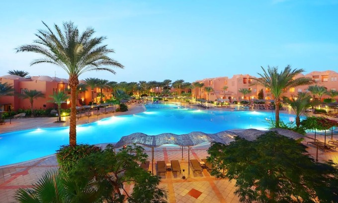 Makadi Bay Resort | 2 Quiet Rooms with Balcony and Pool Near Makadi Water World Aqua Park
