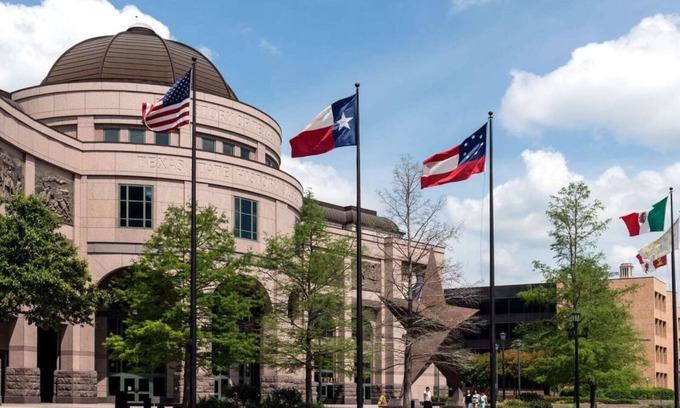 Austin Hotel | 2 Relaxing Units w/FREE Parking! Close to Bartholomew Park, Pets Allowed!