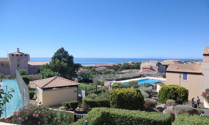 Saint-Pierre-la-Mer Apartment | 2-room apartment, pool, parking, near beach - St Pierre la Mer