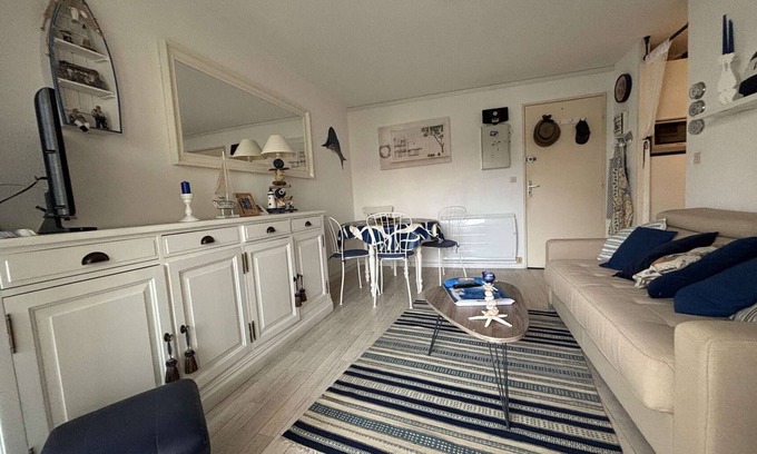 Pontaillac Apartment | 2-room apartment in Royan/Pontaillac with balcony and parking