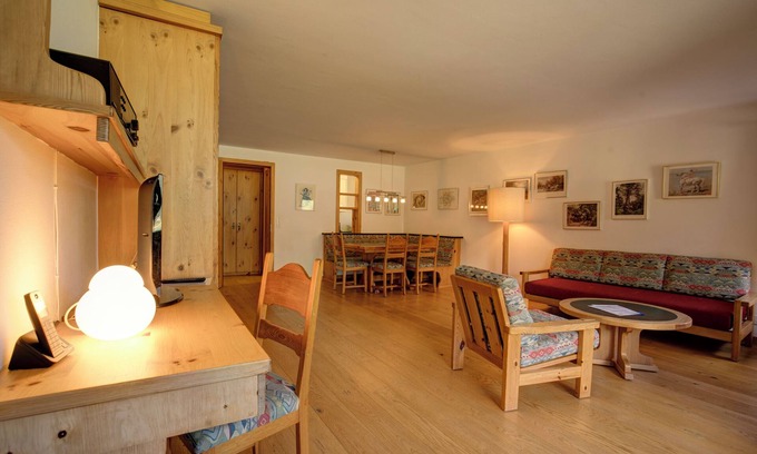 Silvaplana Apartment | 2-room flat with lake view on the 1st floor