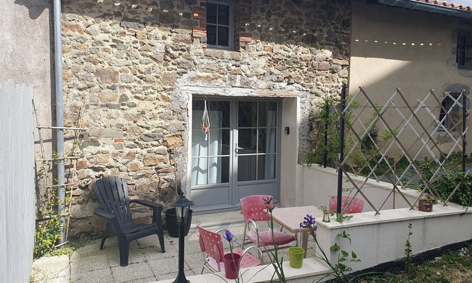 Montournais House | 2-room gîte with terrace 25 minutes from Puy du fou